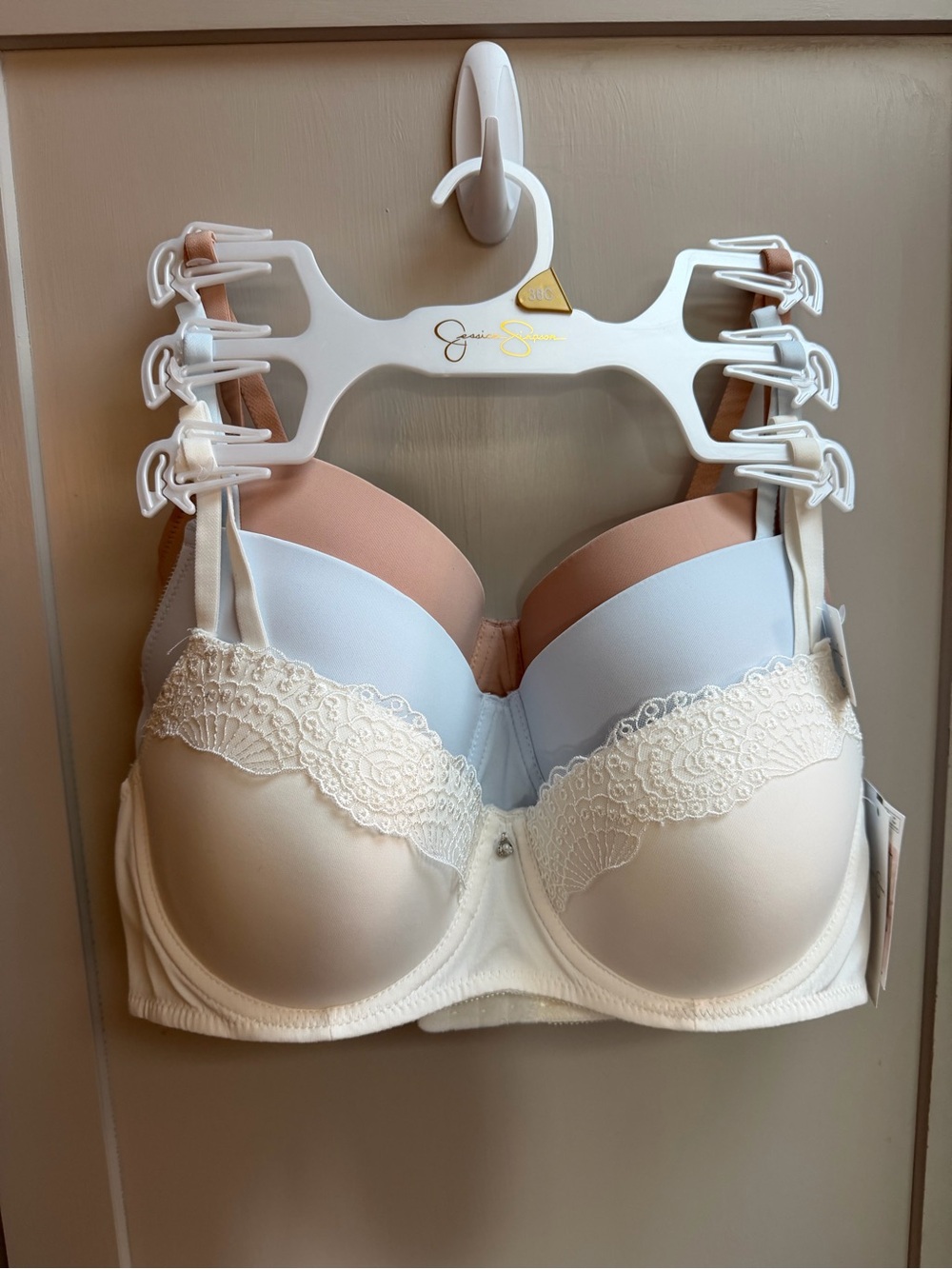 Jessica Simpson NEW 3 Pack Pretty Underwire
Bras - Blue, Nude & Ivory (082)